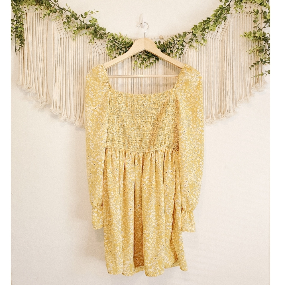 Yellow Floral Dainty Smocked Puff Sleeve Dress M